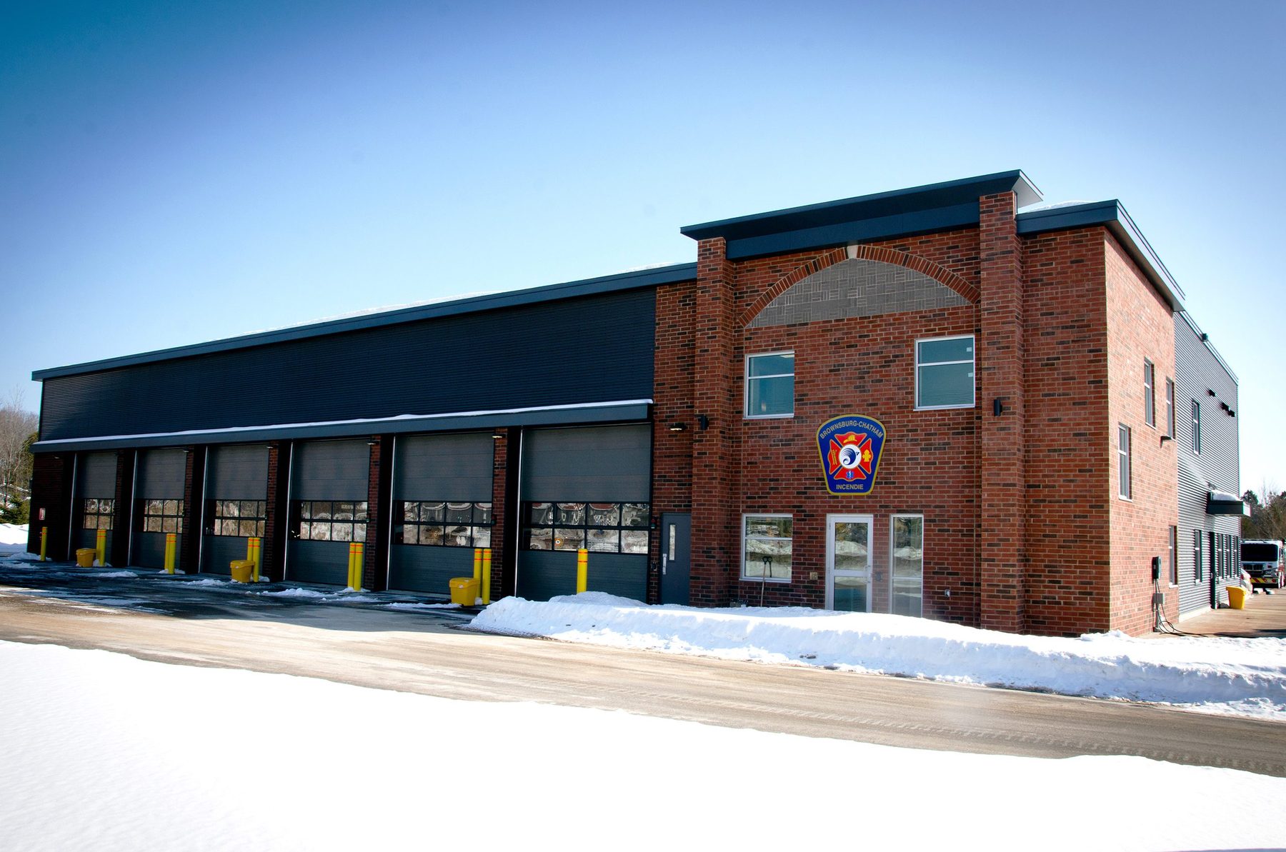 Caserne 40 de Brownsburg-Chatham et sa rangée de portes de garage