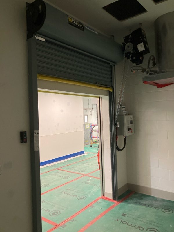 Porte roulante installée à l'Hôpital de Vaudreuil-Soulanges